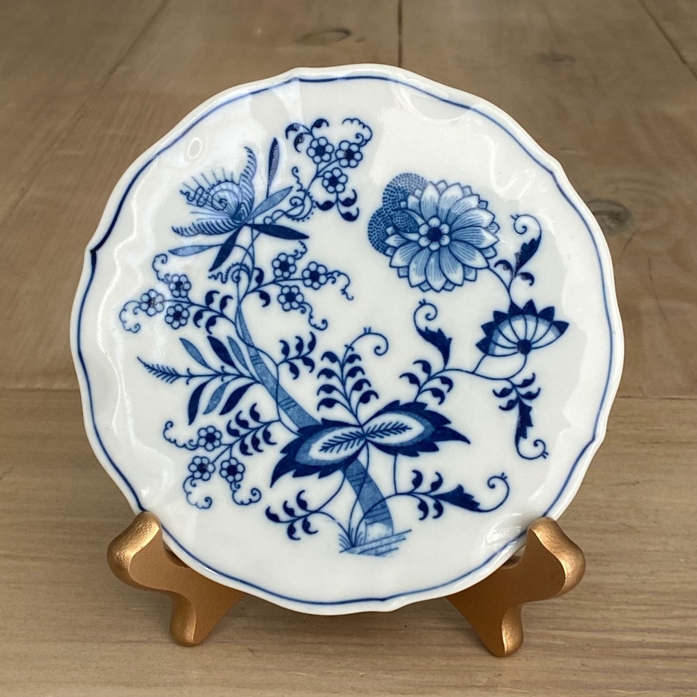 Blue Danube Trivet marked REG. U.S. PAT. OFF.